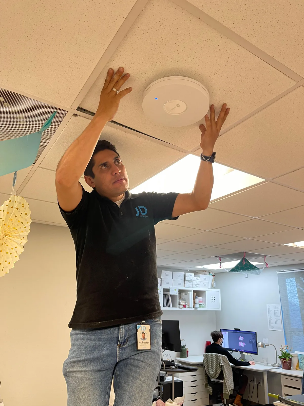 Wireless infrastructure for the Decowraps WiFi 6 project in Doral, Florida.